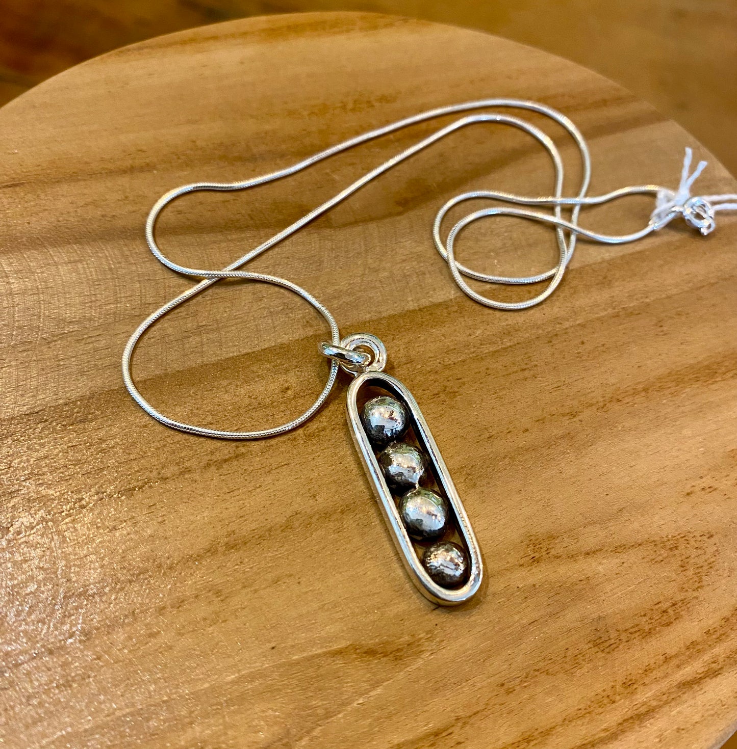 Artisan 2850 - Peas in a Pod Necklace
