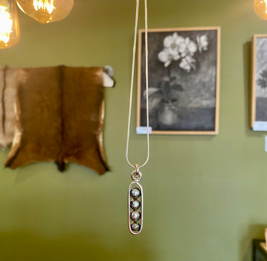 Artisan 2850 - Peas in a Pod Necklace