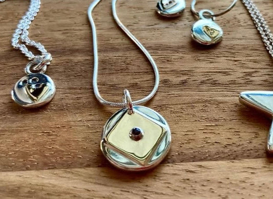 Artisan 2850 - The Red Centre Medal - Garnet, Gold and Silver