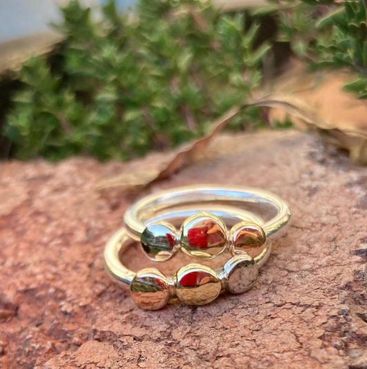 Artisan 2850 - Gold Trio Pebble Rings