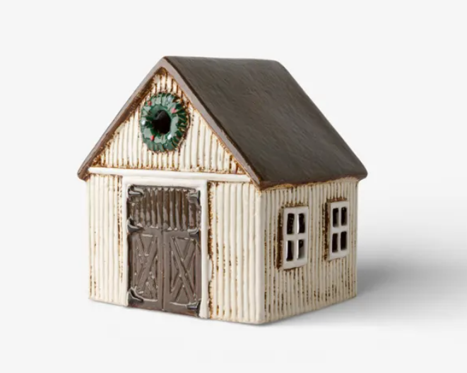 Nordgard Stable with Wreath