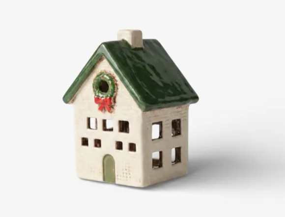 Nordgard Cottage with Bow Wreath