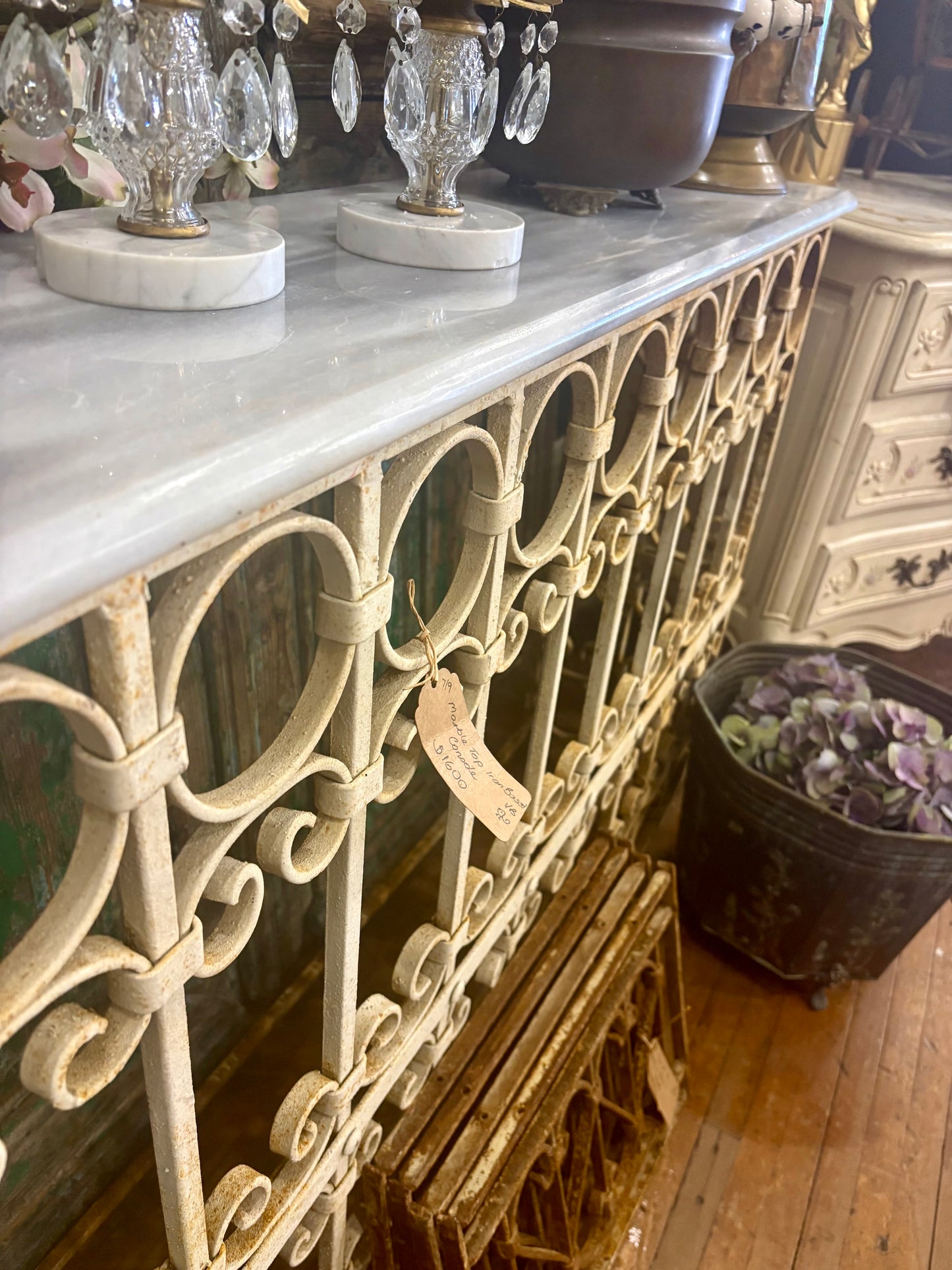 Vintage Bird - Marble Console