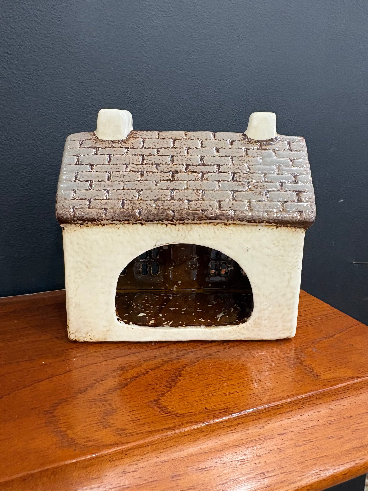 Christmas Tea Light Cottage with Swag