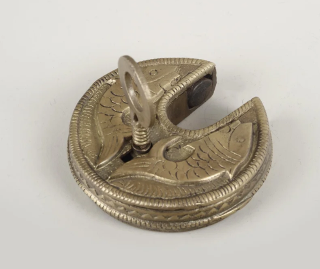 Round Brass Fish Lock