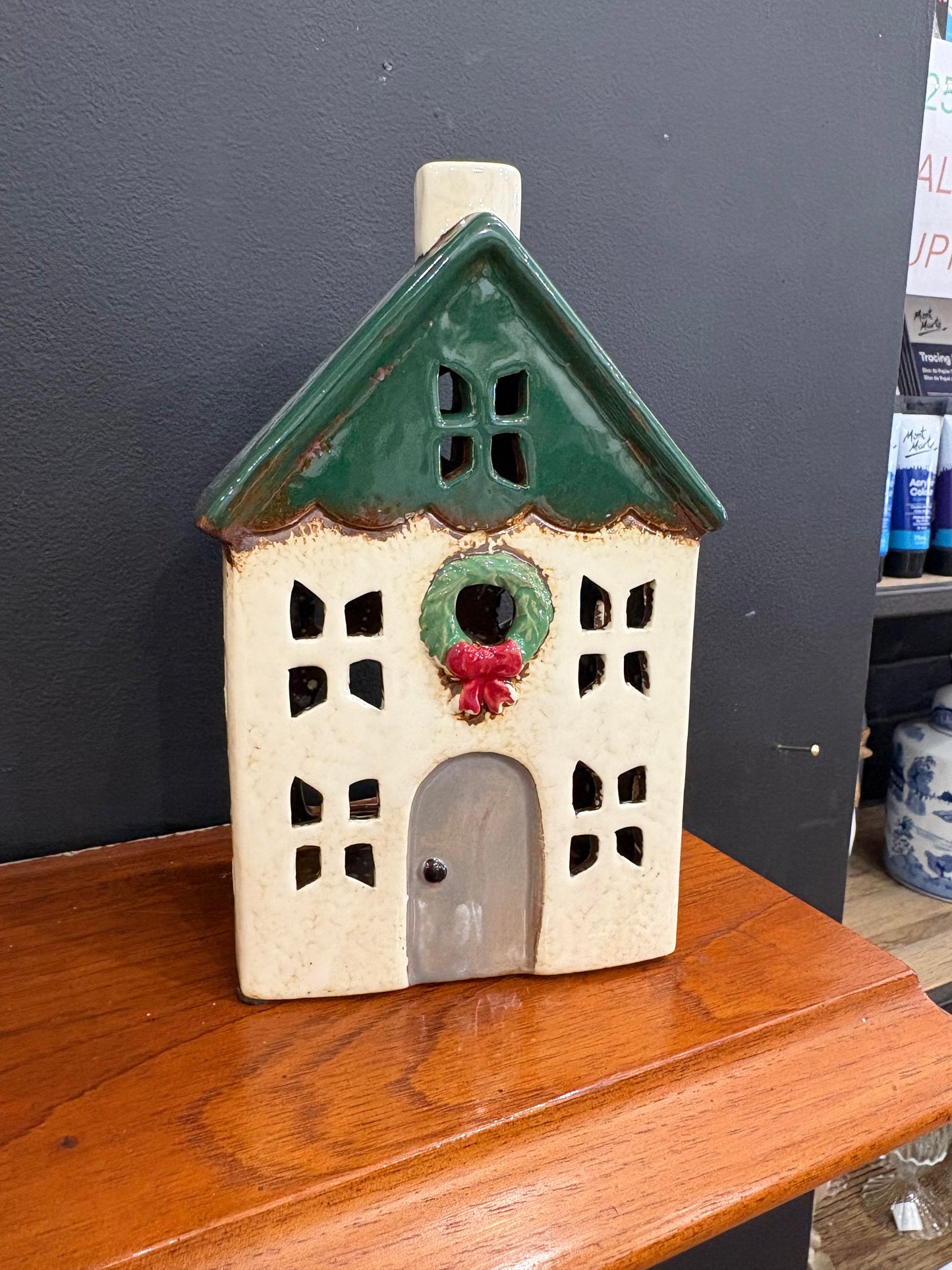 Christmas Tea Light House Green with Wreath Small